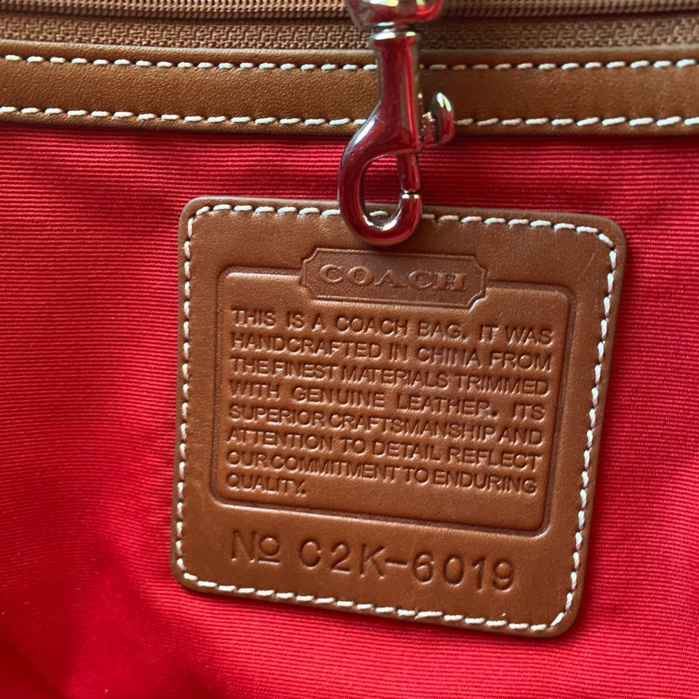 Coach Hamptons Signature C Tote Tan leather with contrast stitch EUC - Picture 6 of 10